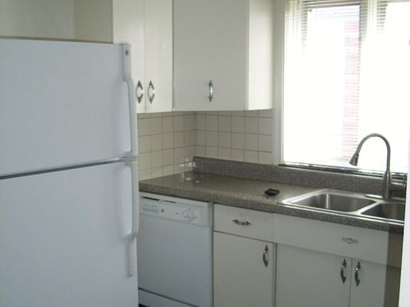 3rd image of 5224 Jamieson Ave #A