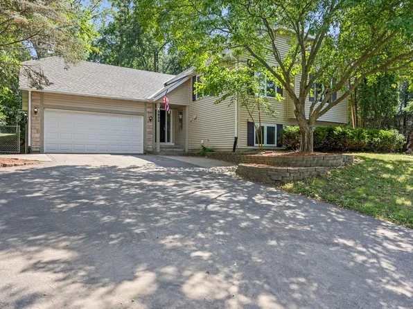 3633 Windtree Dr, Eagan, MN 55123