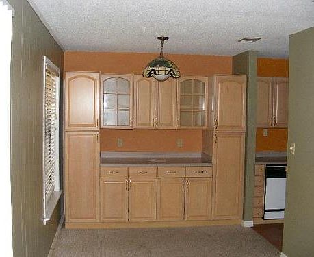 4th image of 844 Meadow Ln