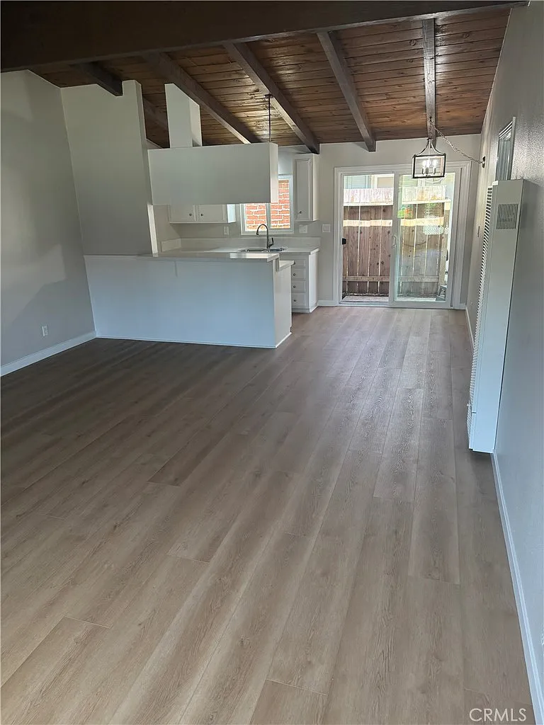 2 bed, 1.5 bath, 900 sqft, $3,500 — Photo 2