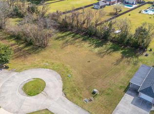 105 Leona Dr, Raceland, LA 70394