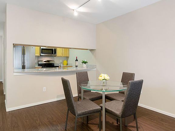 4th image of 900 108th Ave NE APT 207