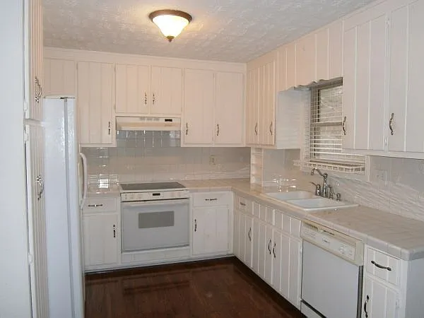 4115 Brownsville Rd — Photo 2