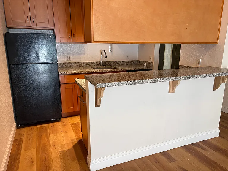 847 Rose Ave #12 — Photo 9