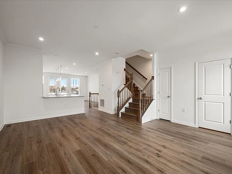 644 Hemsworth Ln — Photo 13