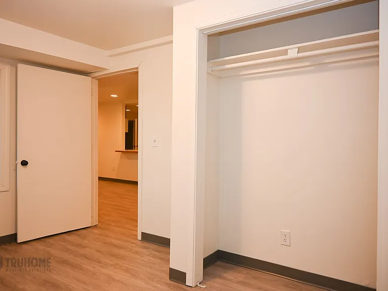 315 Summit Ave Tri-Plex — Photo 12