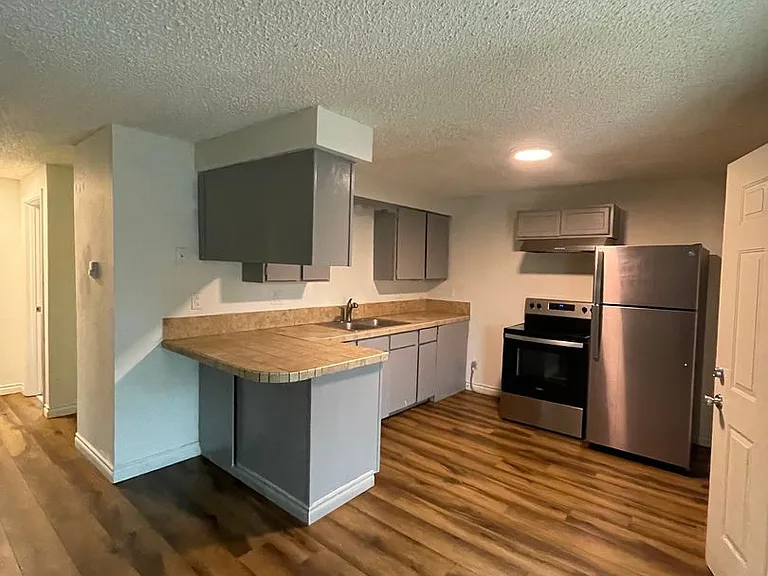 Dry Creek Apartments — Photo 1