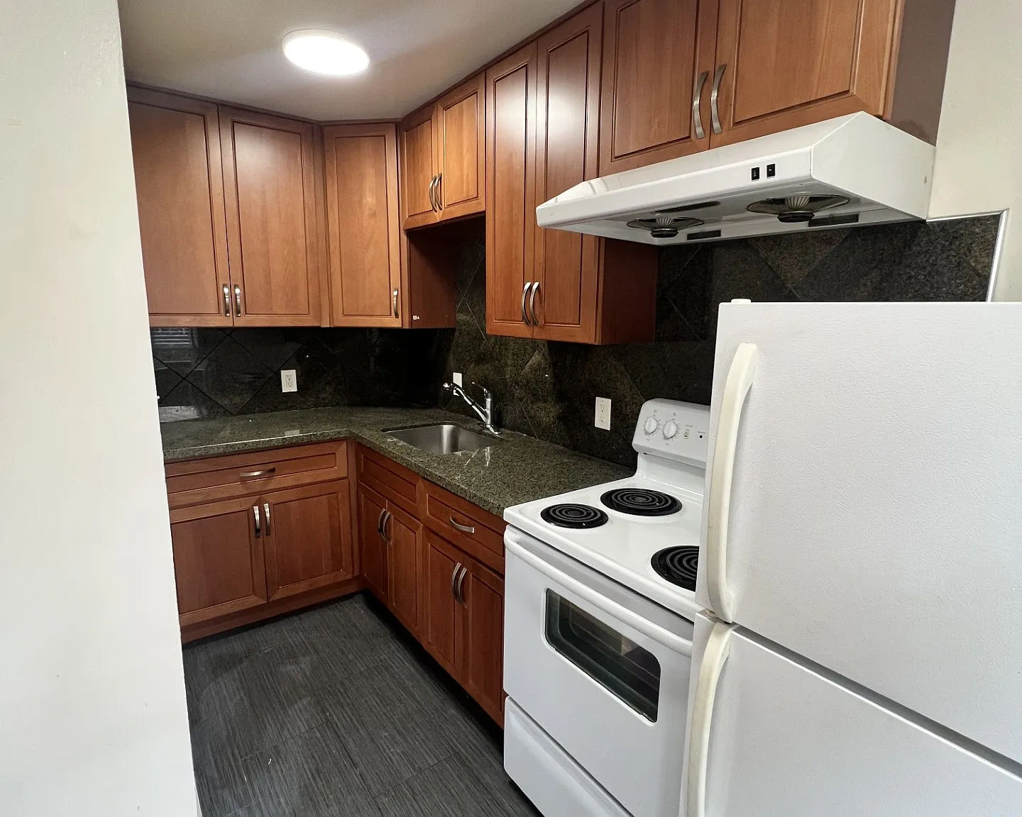 1 bed, 418 sqft, $2,000 — Photo 2