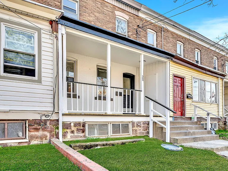 25 Adella Ave — Photo 3
