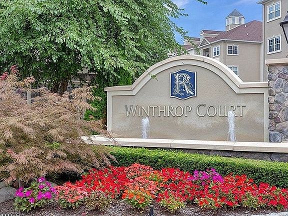 Entrance @ Winthrop Court