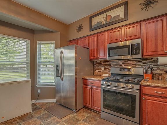 5th image of 15 Mast Ct