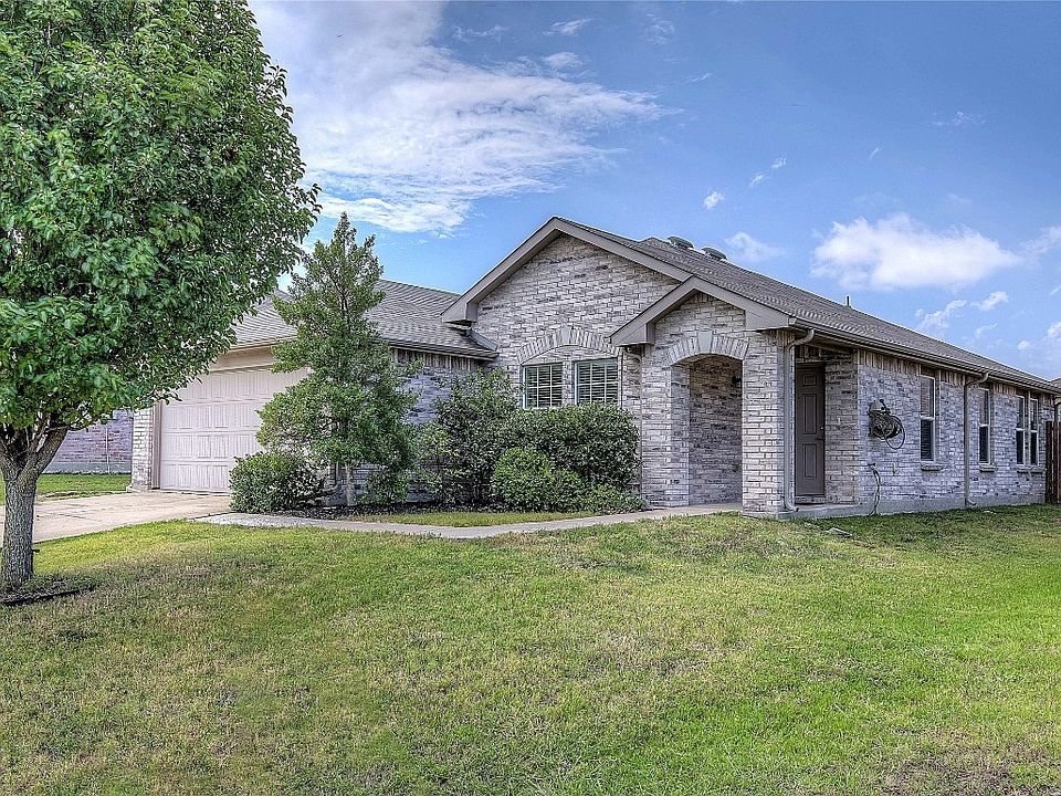 1st image of 523 Silver Leaf Dr