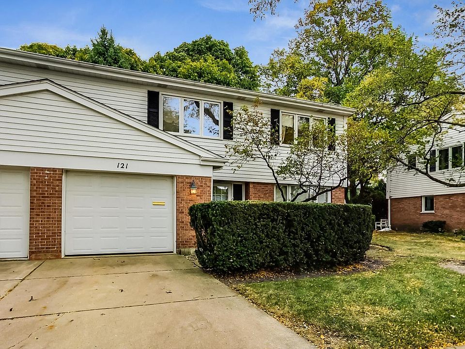 1st image of 121 N Regency Dr W