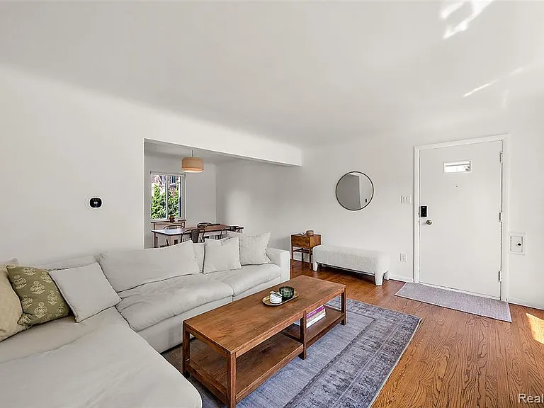 1065 Wimbleton Dr — Photo 4