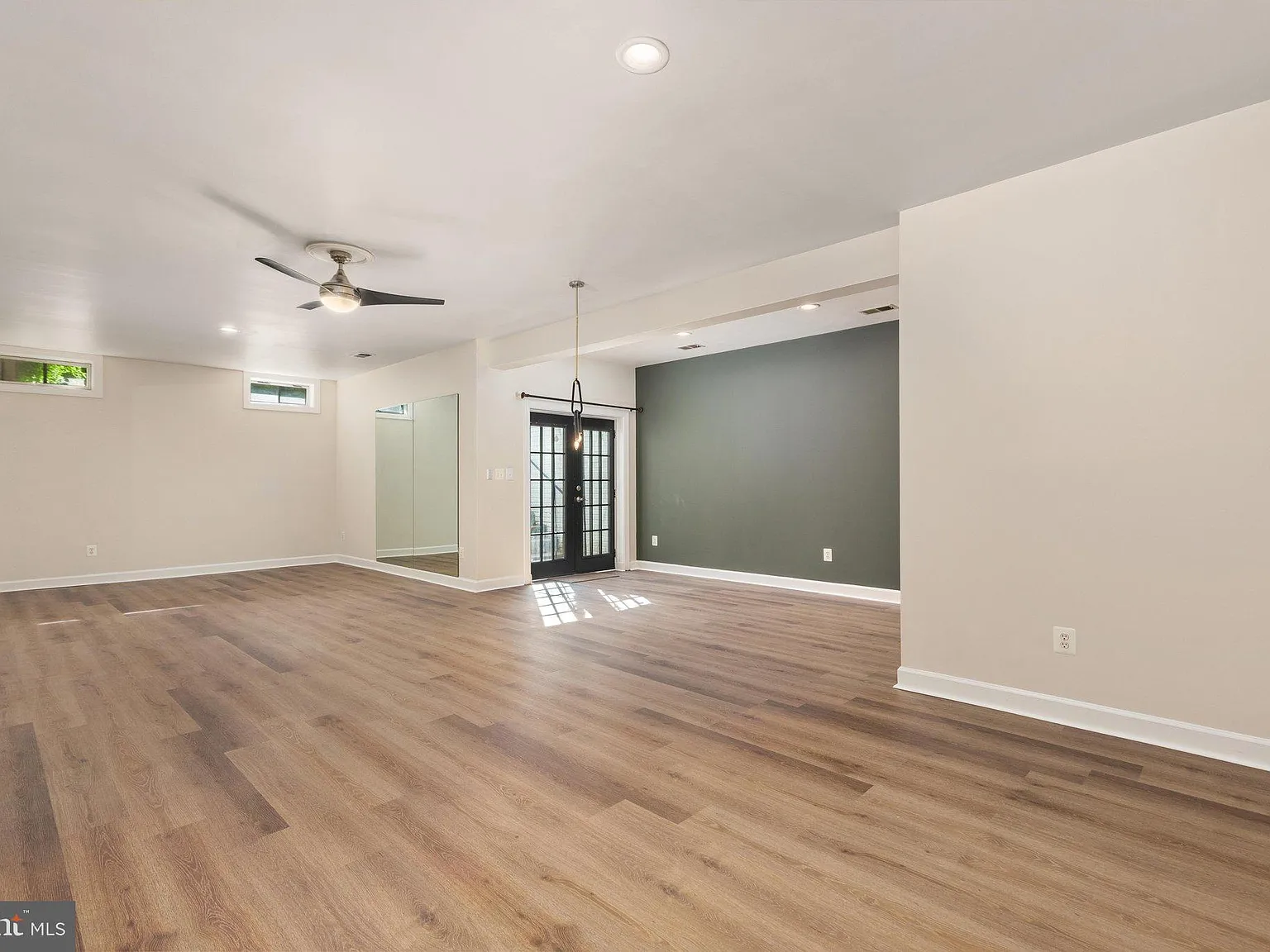 1 bed, 1.0 bath, 4744 sqft, $2,200 — Photo 4