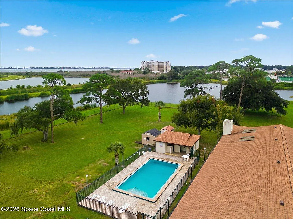 2 bed, 2.0 bath, 977 sqft, $1,450 — Photo 3