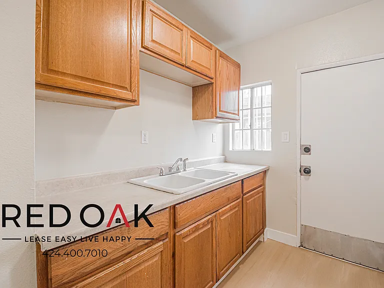 638 E 82nd St #638 — Photo 2