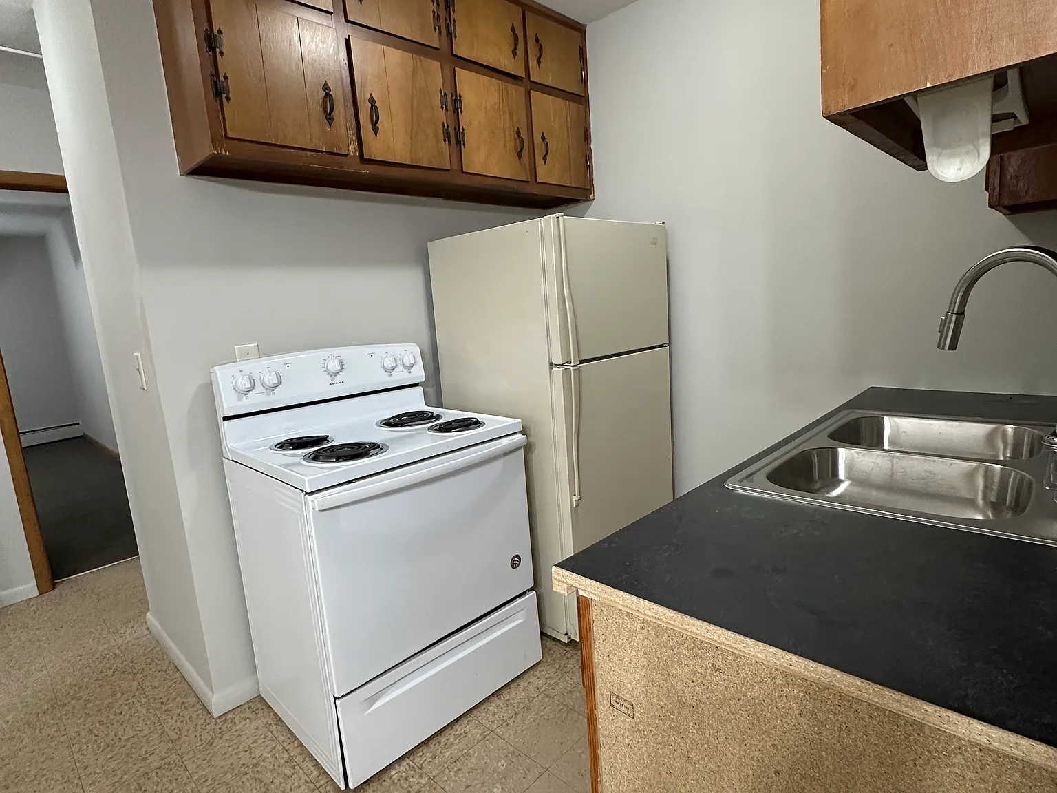 2 bed, 1.5 bath, 1000 sqft, $1,350 — Photo 3