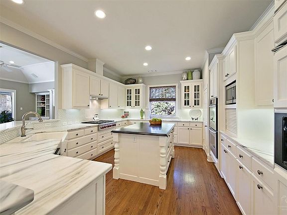 3rd image of 922 Turnberry Ln