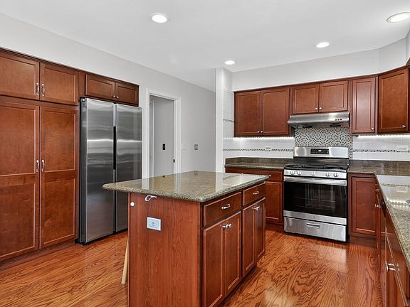 5th image of 337 W Scarborough Ct