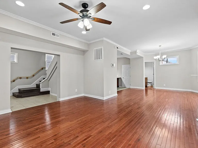 2510 Roslyn Ave — Photo 9