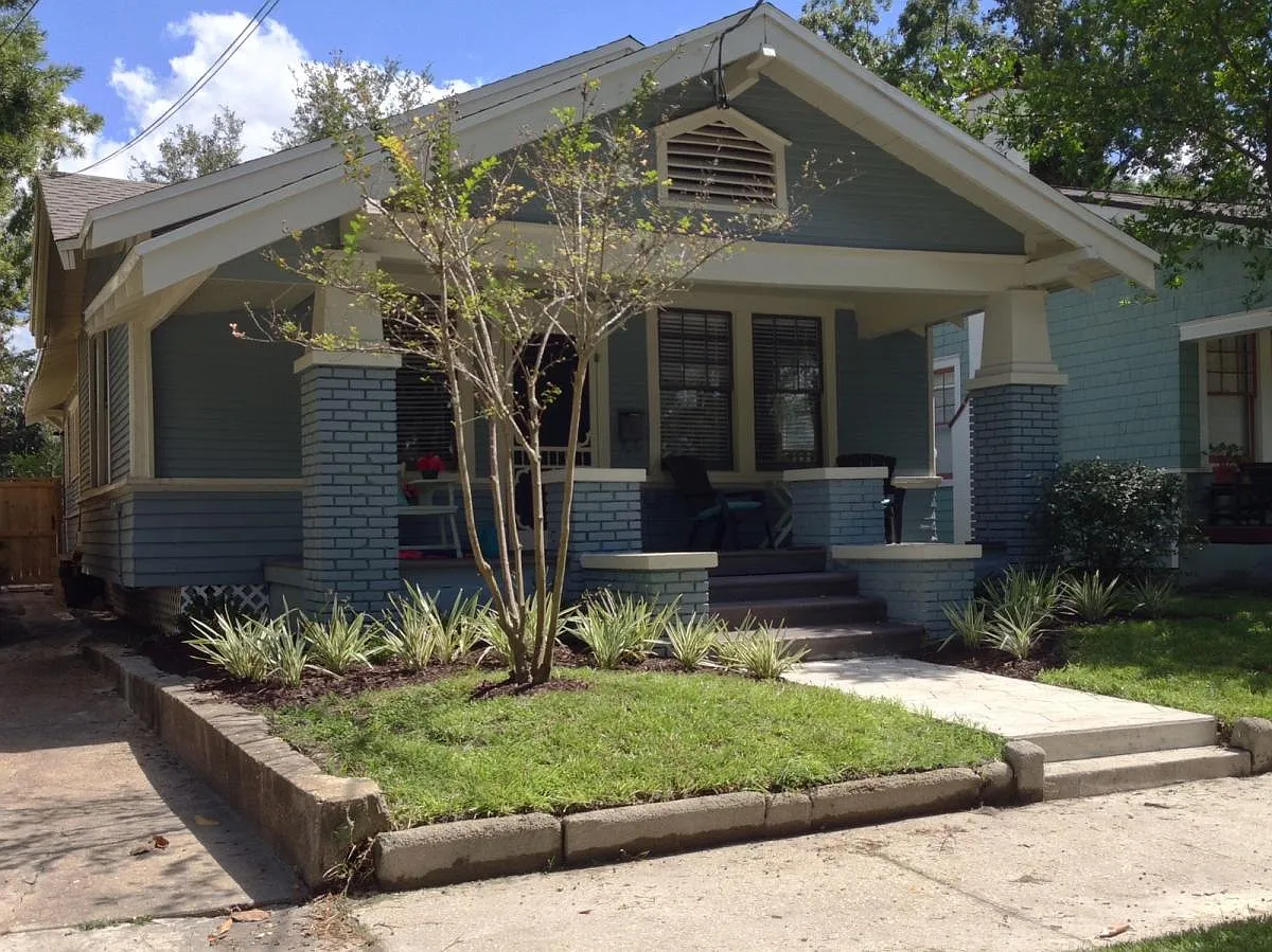 Front Porch - 2806 Herschel St
