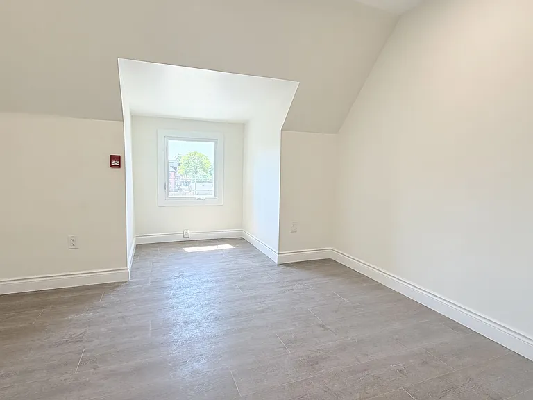 691 Ouellette Ave #8 — Photo 7