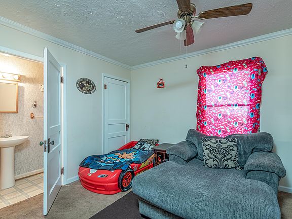 5th image of 4945 Fort Ave