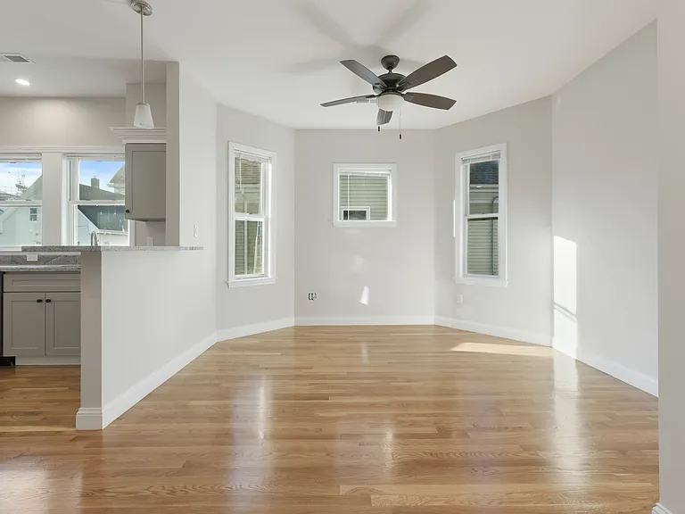 4 Benson St #2 — Photo 12