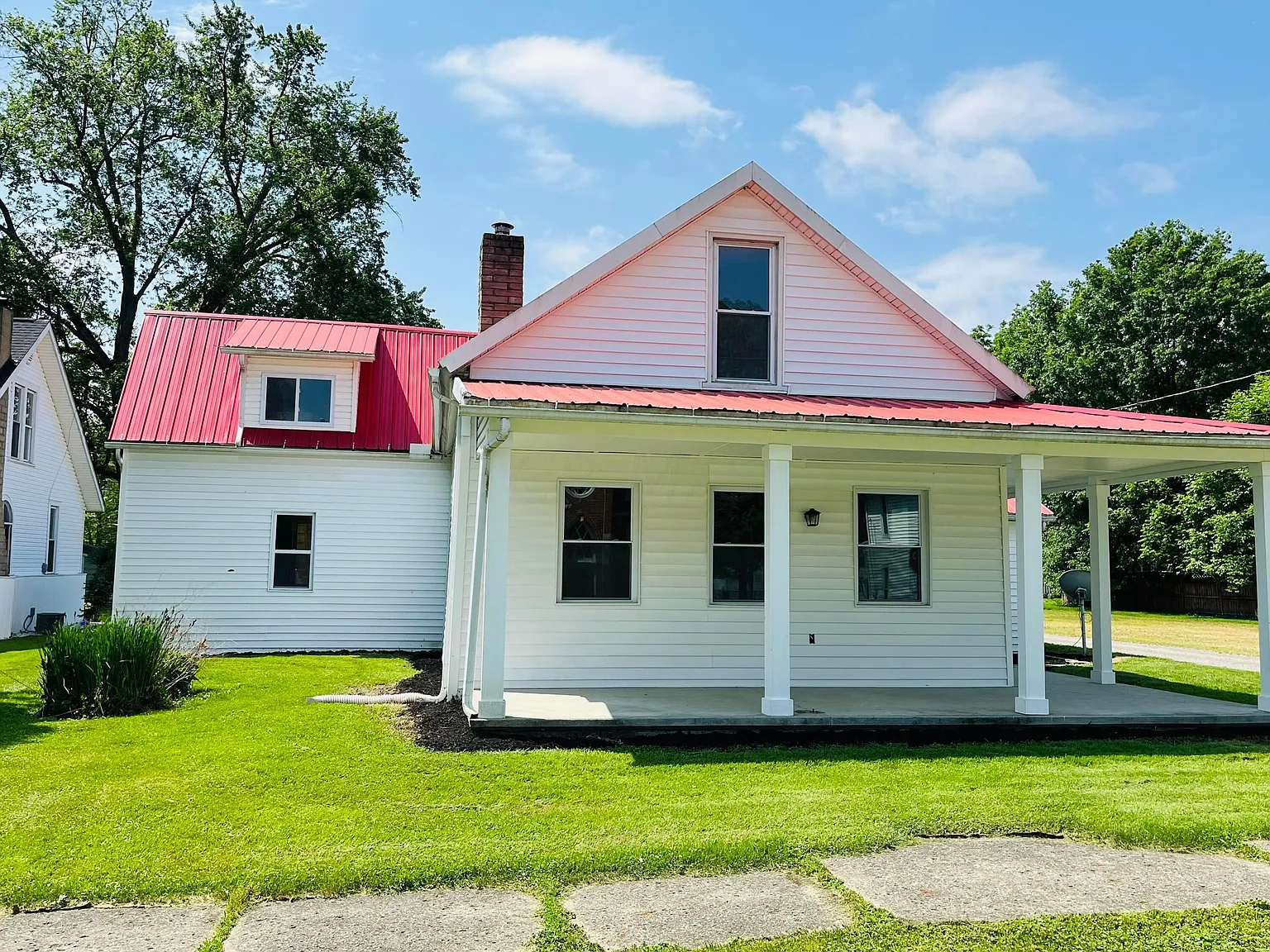 213 E High St photo 1