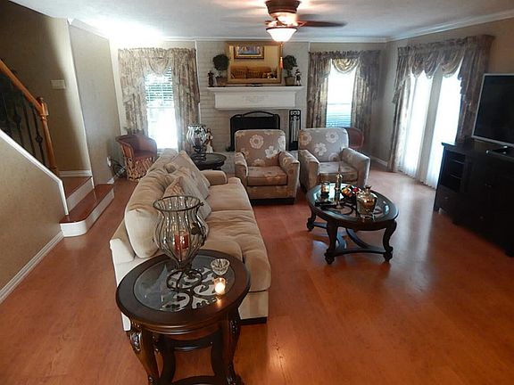 3rd image of 1818 Pinewood Ct