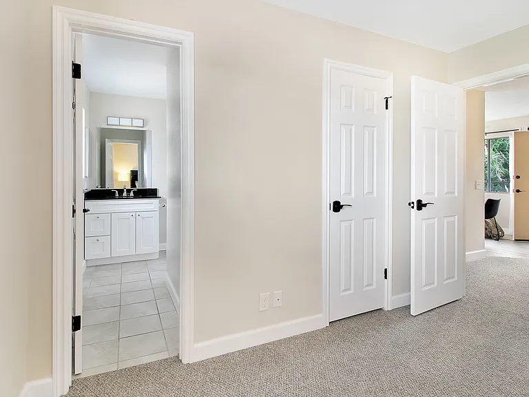 Meadowlark Apartments — Photo 11