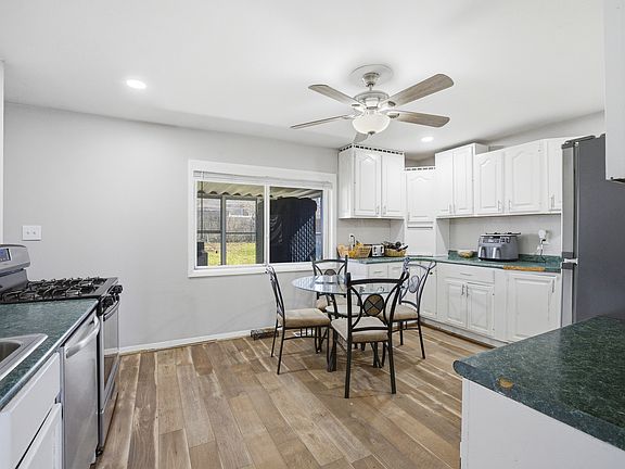 5th image of 205 Villa Rd