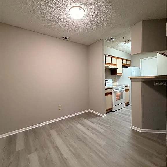 246 Afton Sq #106 — Photo 3