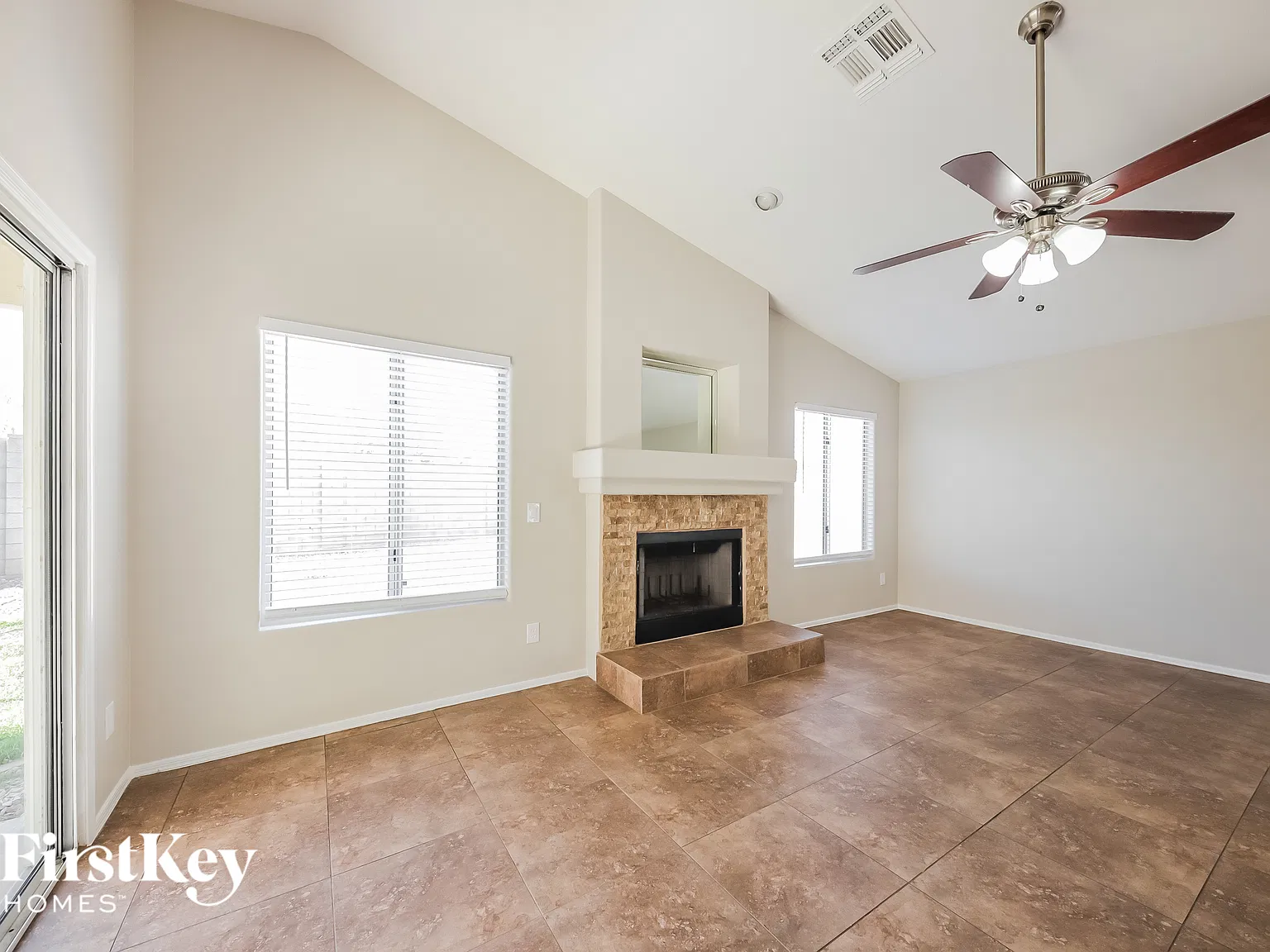 3 bed, 2.0 bath, 1444 sqft, $2,305 — Photo 3