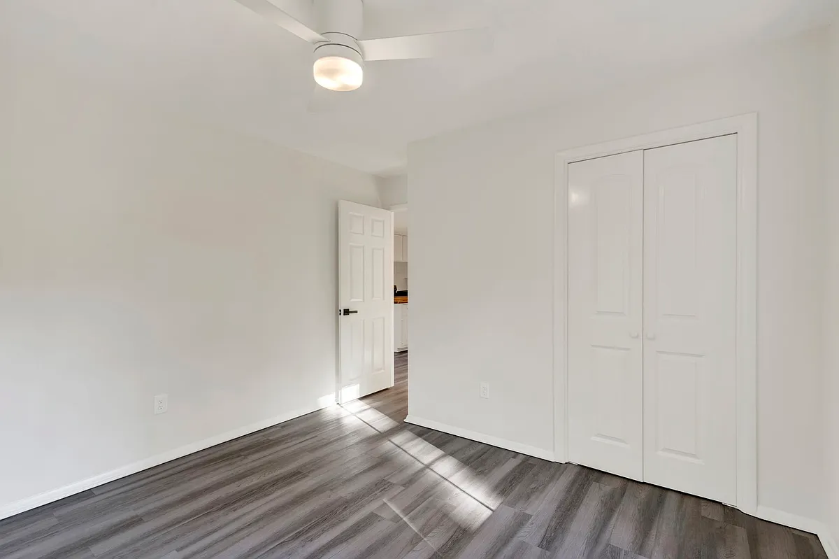 Building Photo - 1 Brookview Dr #A
