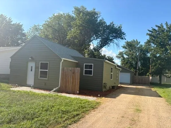 1110 E 13th St, Yankton, SD 57078