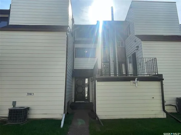 5056 10th AVENUE, Regina, SK S4T 7P4