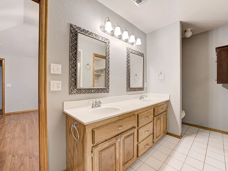 605 Eastview Dr — Photo 37