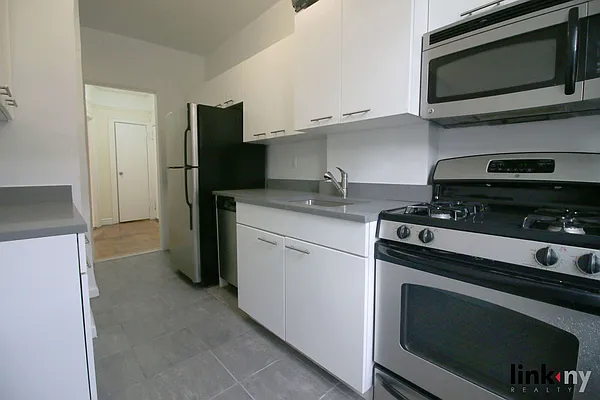 Rented by Link NY Realty | media 10