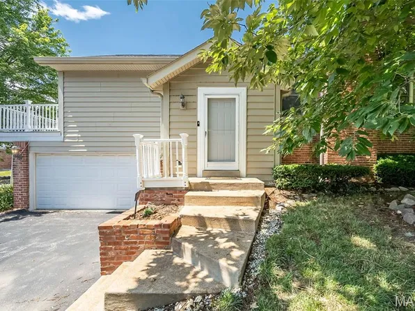 2237 Ole Castle Ct, Chesterfield, MO 63017