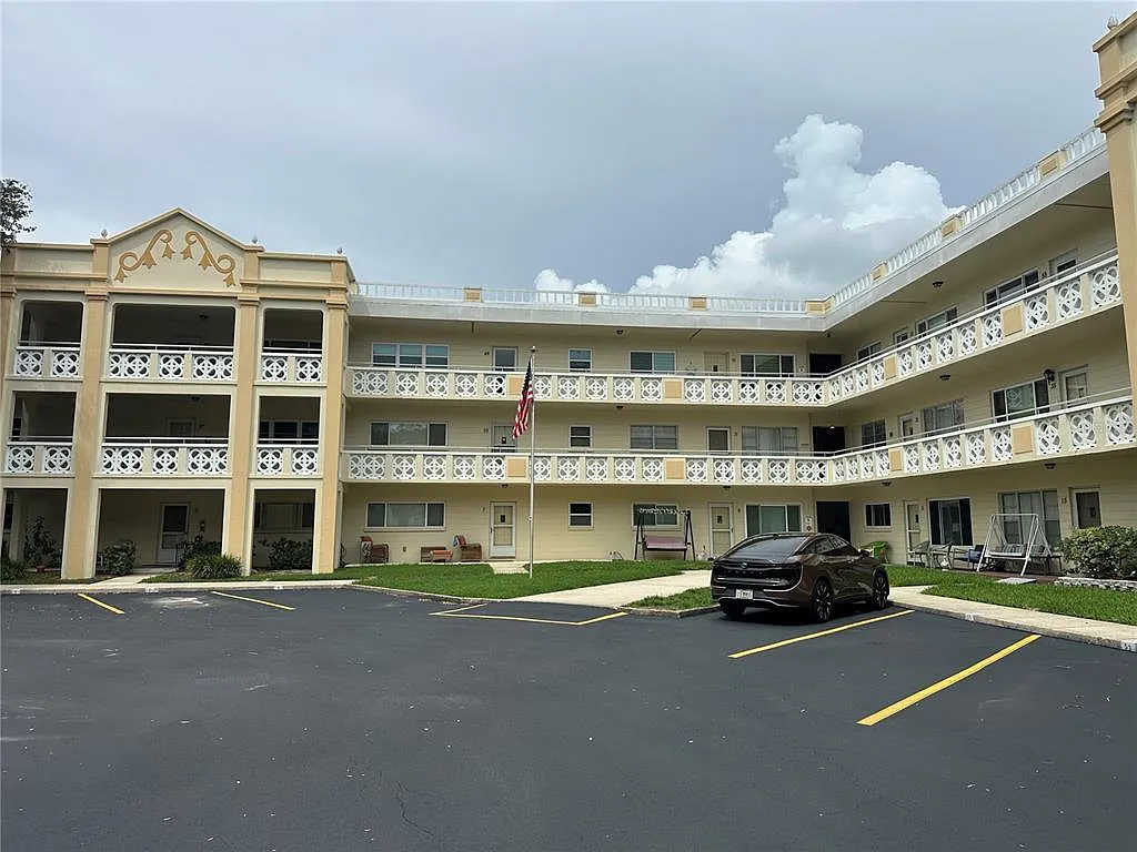 2 bed, 2.0 bath, 1400 sqft, $1,575 — Photo 2