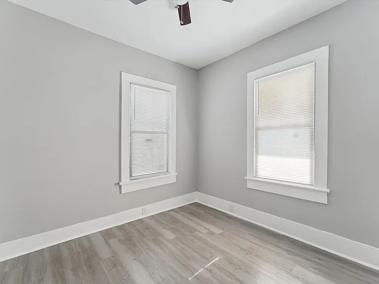 1020 W 37th St — Photo 6