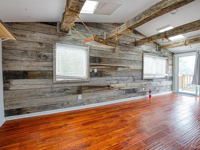 10401 Degrand St — Photo 22