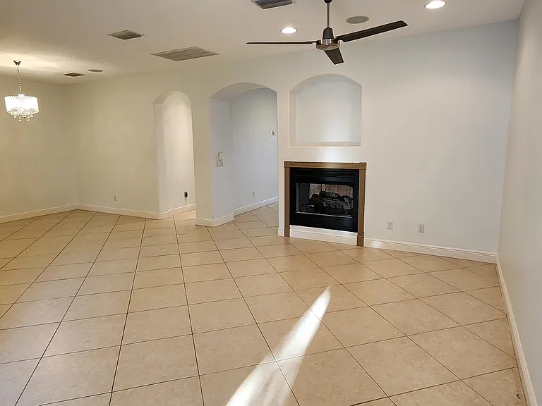 20003 Nob Oak Ave — Photo 2