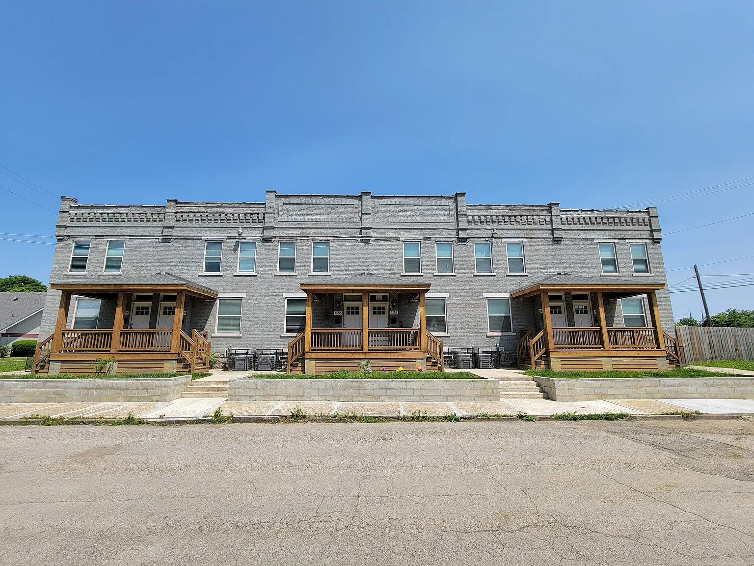 472-482 Carpenter St — Photo 1