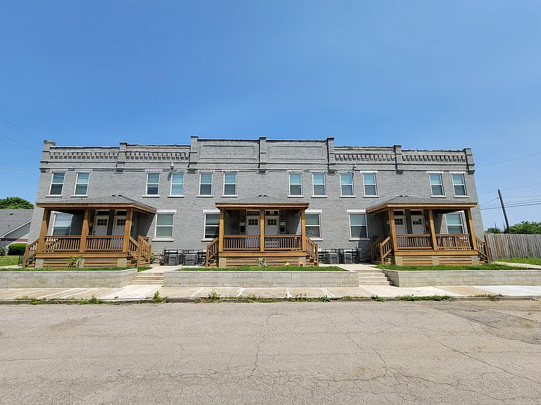 472-482 Carpenter St — Photo 1