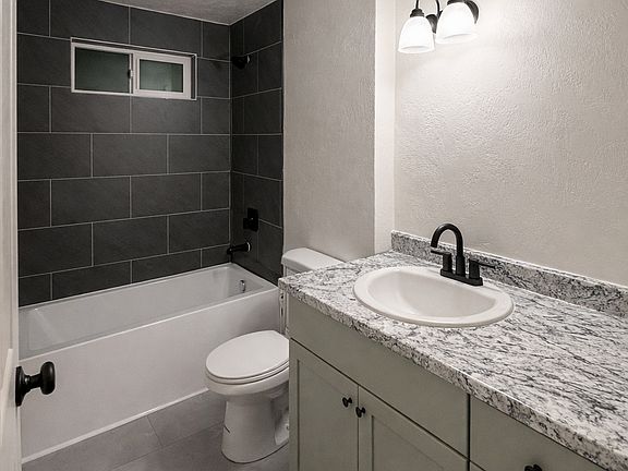 5th image of 1017 NE Bear Creek Rd