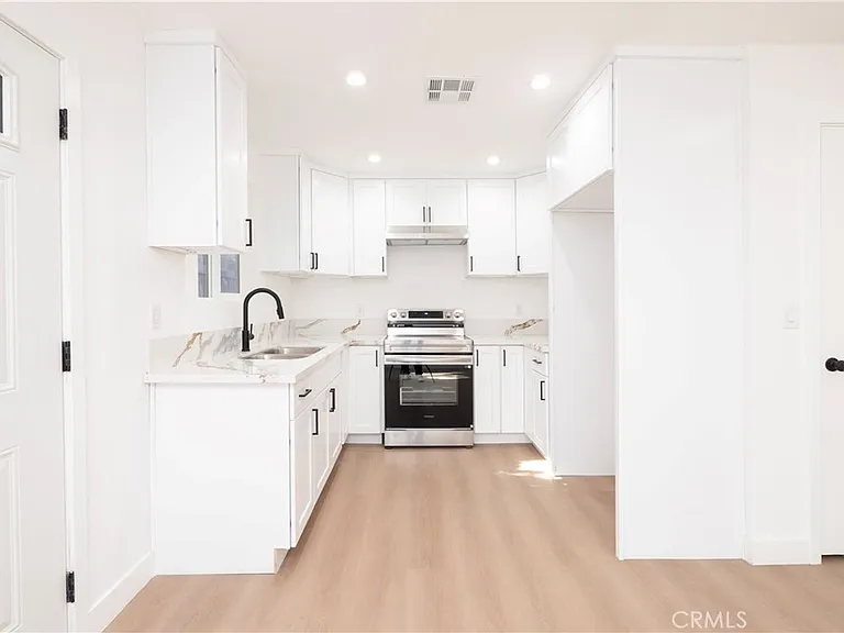 5741 S Saint Andrews Pl #1/2 — Photo 3