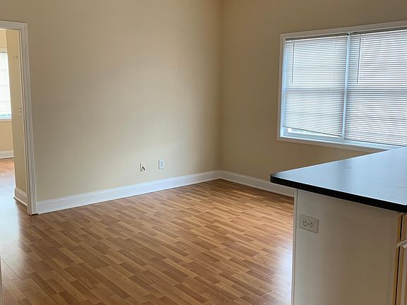 3rd image of 318 Lexington Ave